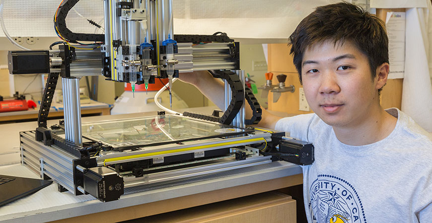 Alumnus Edwin Shen designed a multi-material bioprinter with novel features that improve resolution and embed hydrogels with concentration gradients of small molecules. 